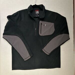 The North Face mens 1/4 zip pullover light weight fleece with zip pocket.Sz-L C3